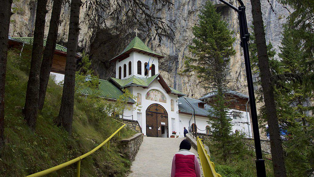 Pestera Ialomitei – O calatorie in adancurile muntelui Pestera Ialomitei - O calatorie in adancurile muntelui