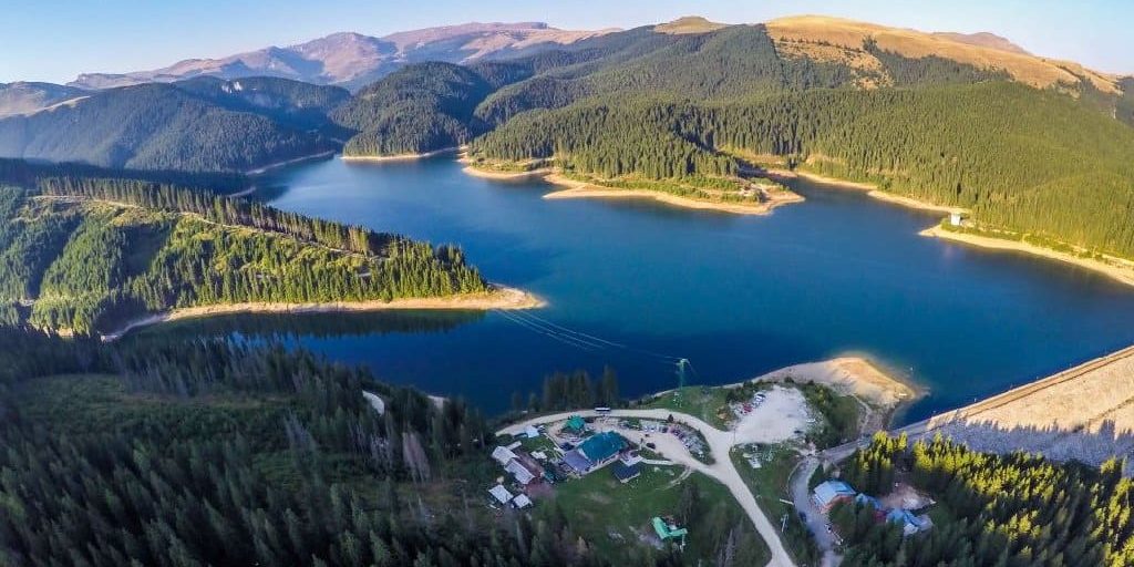 Dincolo de Paduri – Tacerea Albastra a Lacului Bolboci Dincolo de Paduri - Tacerea Albastra a Lacului Bolboci