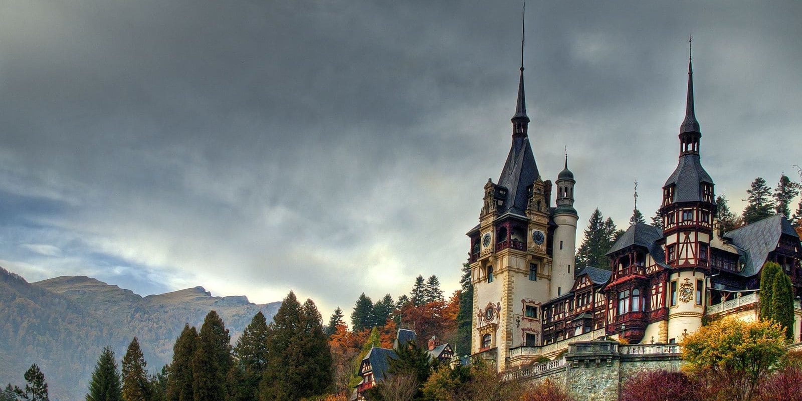 Castelul Peles – Un vis regal in inima muntilor Bucegi Castelul Peles – Un vis regal in inima muntilor Bucegi