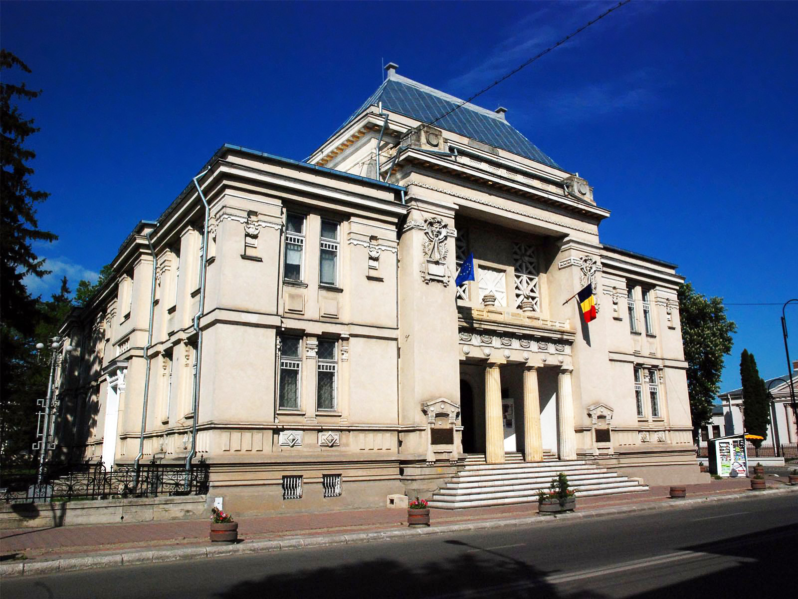 Muzeul Judetean Dambovita – O Calatorie Fascinanta prin Istoria si Traditiile Regiunii Muzeul Judetean Dambovita - O Calatorie Fascinanta prin Istoria si Traditiile Regiunii