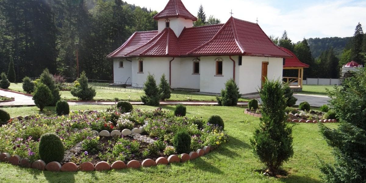 Descopera Manastirea Runcu - Sanctuar de Liniste Interioara si Pace Sufleteasca