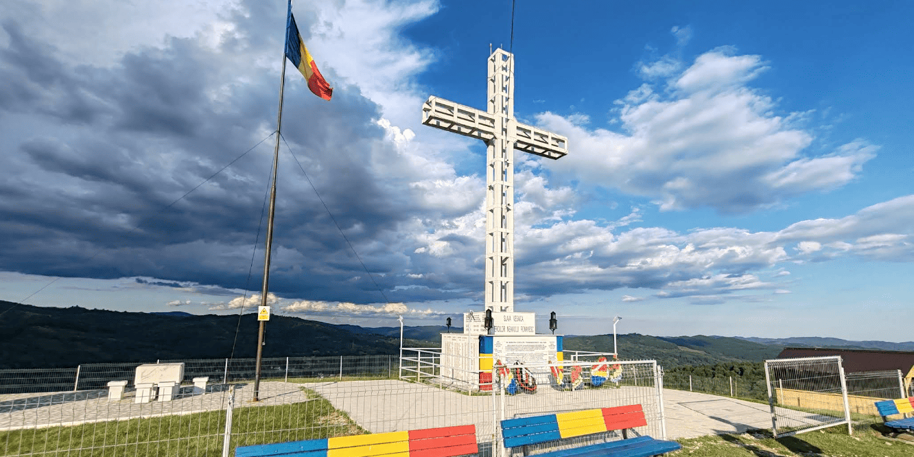 Crucea Eroilor de pe dealul lui In – Povestea unui simbol al curajului Crucea Eroilor de pe dealul lui In - Povestea unui simbol al curajului