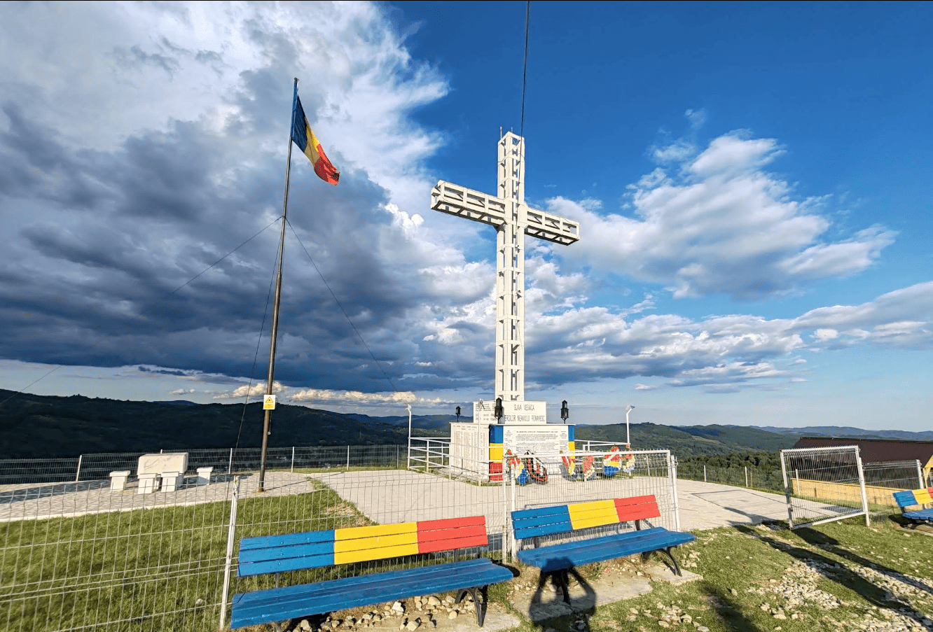 Crucea Eroilor de pe dealul lui In – Povestea unui simbol al curajului Crucea Eroilor de pe dealul lui In - Povestea unui simbol al curajului