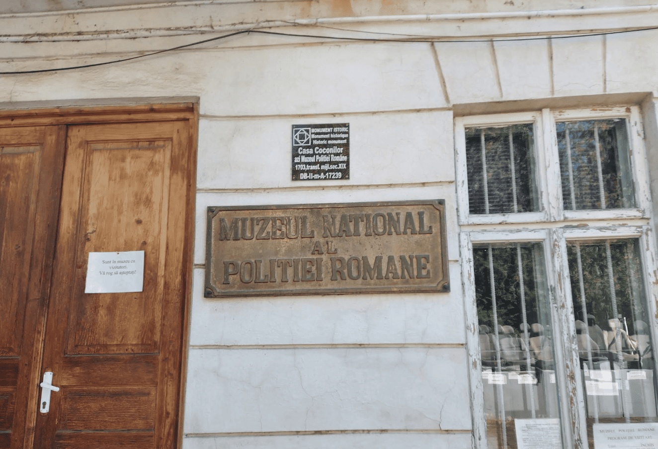 Muzeul Politiei Romane – De la Uniforme Istorice la Tehnologii Moderne de Investigatie Muzeul Politiei Romane - De la Uniforme Istorice la Tehnologii Moderne de Investigatie