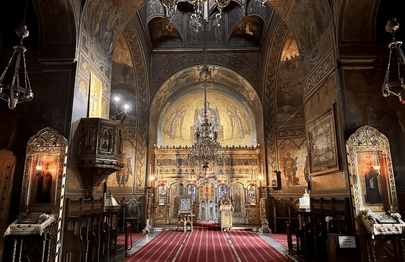 Manastirea Sinaia – Bijuterie Spirituala cu Traditie din Secolul XVII Manastirea Sinaia - Bijuterie Spirituala cu Traditie din Secolul XVII