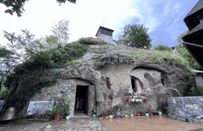 Calatorie in Timp la Manastirea Cetatuia – Negru Voda - Bijuterie Monahala a Romaniei