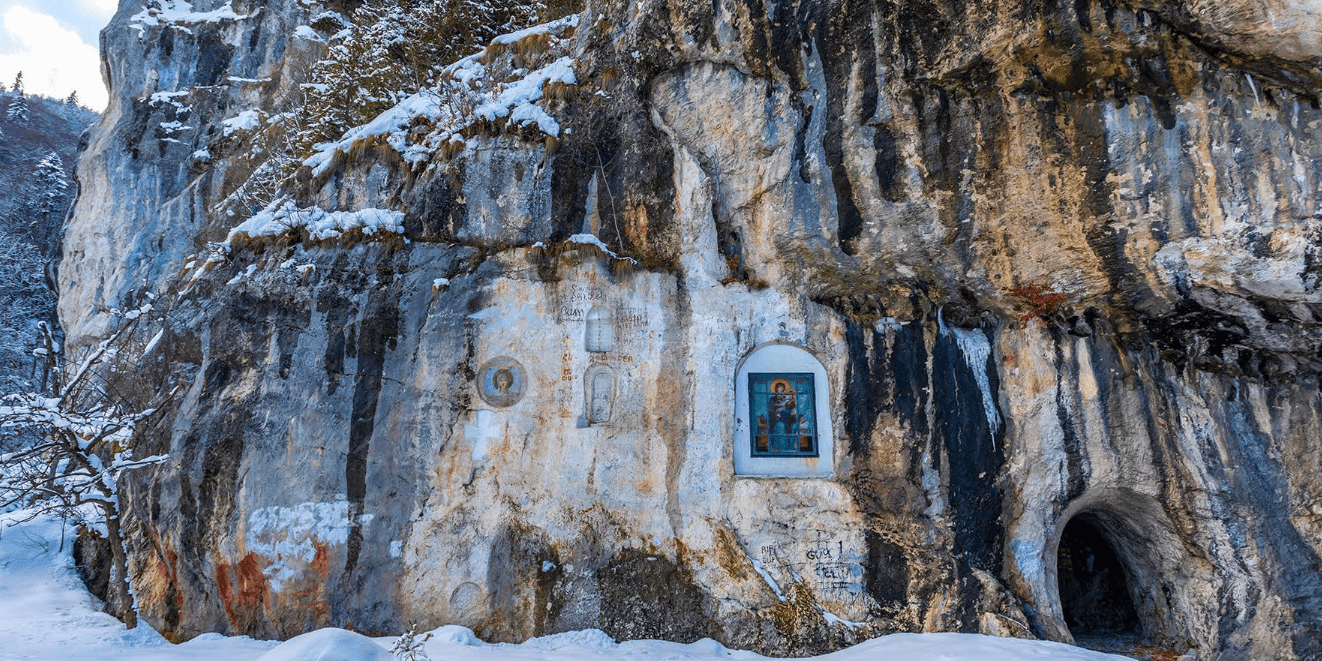 Drumetie Spirituala la Stanca Sfanta Ana – Panorama Spectaculoasa in Bucegi Drumetie Spirituala la Stanca Sfanta Ana - Panorama Spectaculoasa in Bucegi