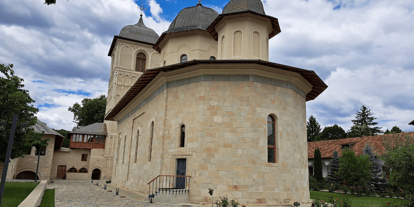 Manastirea Negru Voda Campulung - Marturie Vie a Traditiei Ortodoxe