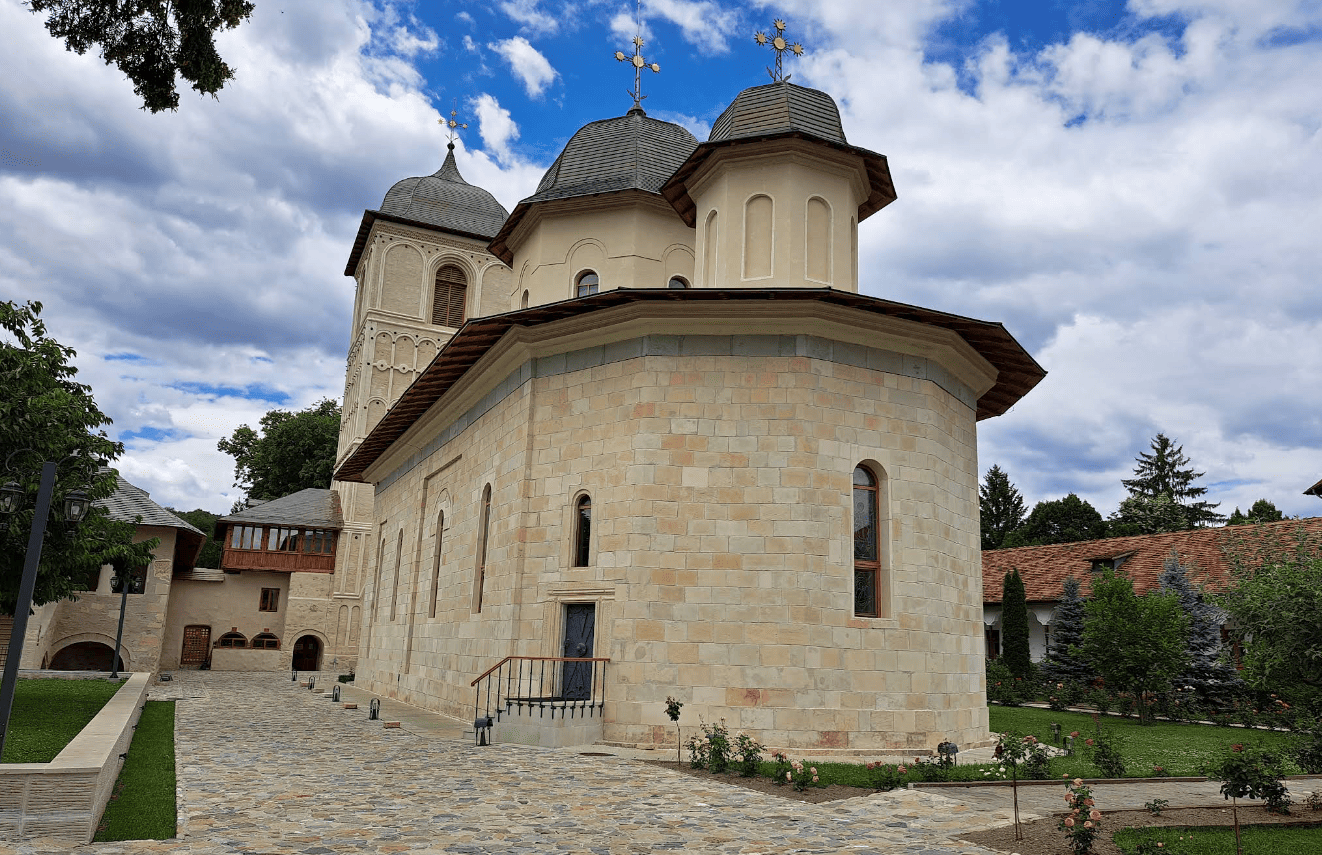 Manastirea Negru Voda Campulung – Marturie Vie a Traditiei Ortodoxe Manastirea Negru Voda Campulung - Marturie Vie a Traditiei Ortodoxe