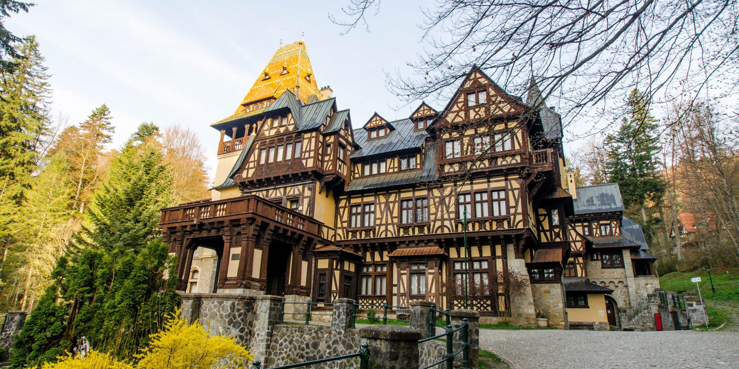 Castelul Pelisor – Bijuteria Art Nouveau a Reginei Maria Castelul Pelisor - Bijuteria Art Nouveau a Reginei Maria