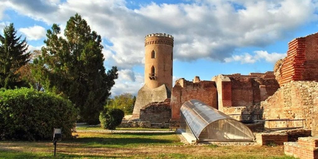 Turnul Chindiei – O fereastra in istoria medievala a Romaniei Turnul Chindiei – O fereastra in istoria medievala a Romaniei