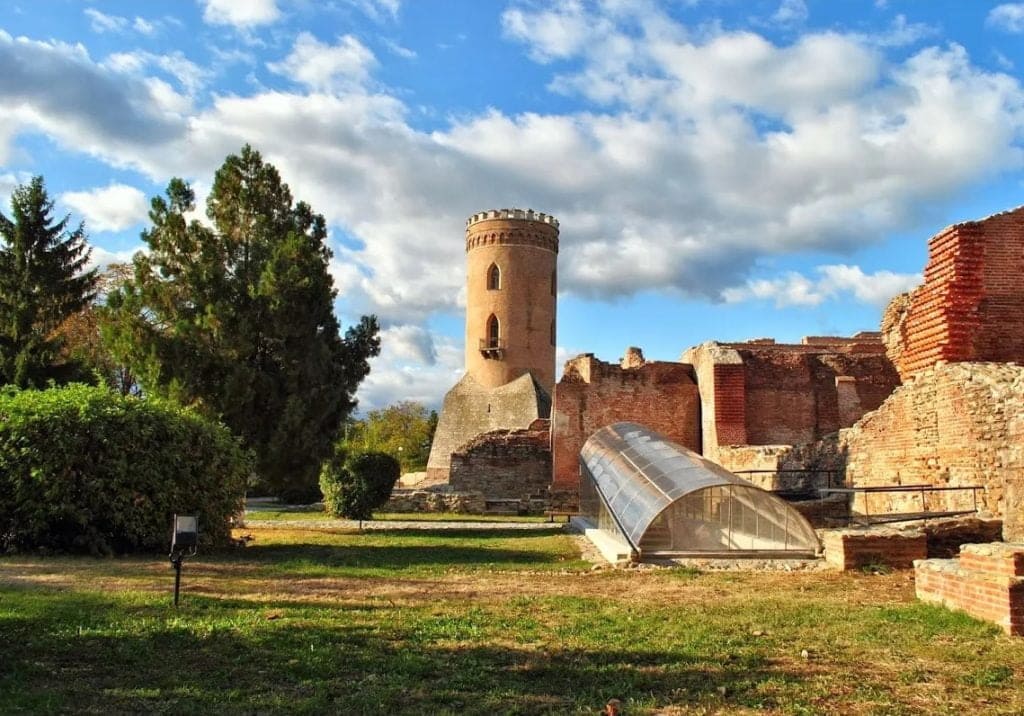 Turnul Chindiei – O fereastra in istoria medievala a Romaniei Turnul Chindiei – O fereastra in istoria medievala a Romaniei