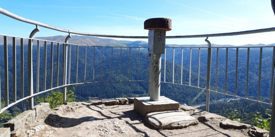 Traseu Turistic Spectaculos: Castelul Peles – Poiana Stanii – Stancile Franz Josef Traseu Turistic Spectaculos: Castelul Peles - Poiana Stanii - Stancile Franz Josef